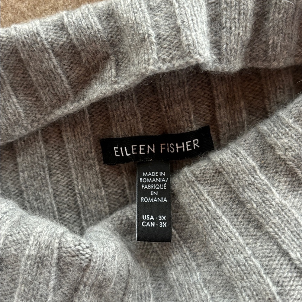 Eileen Fisher Wool and Cashmere Pullover - Picture 2 of 7